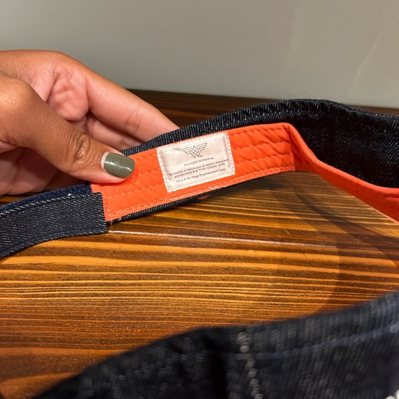 Wonder Woman visor - Picture 2 of 3